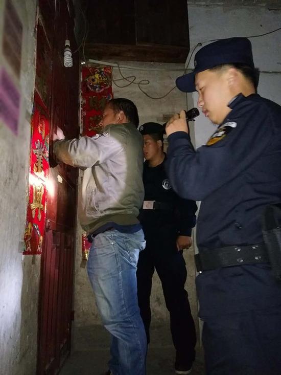 海西粗心妈妈误将幼女锁家中 