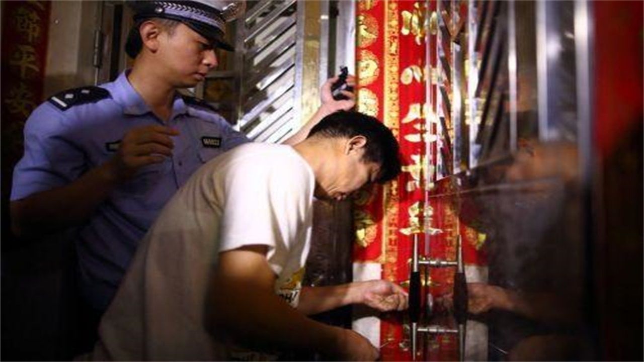 海西请开锁师傅开了锁后，师傅